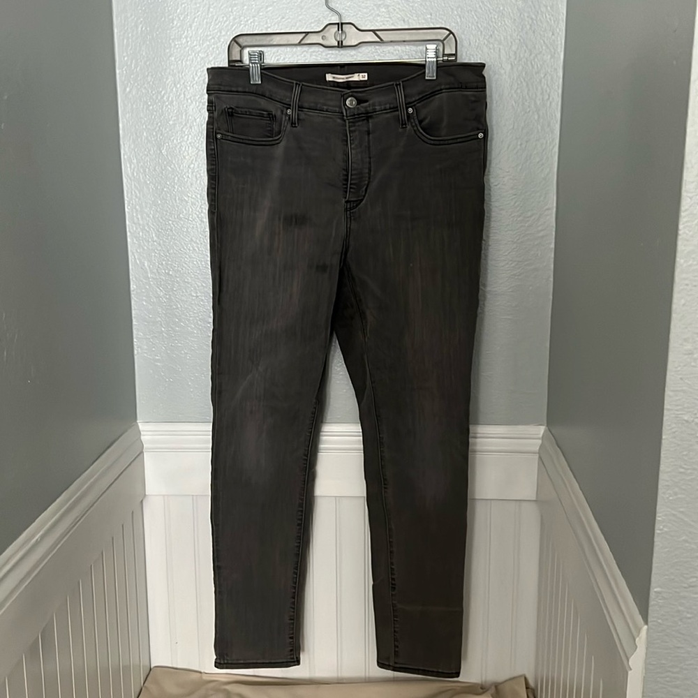 Levi’s 311 Shaping Skinny - size 32